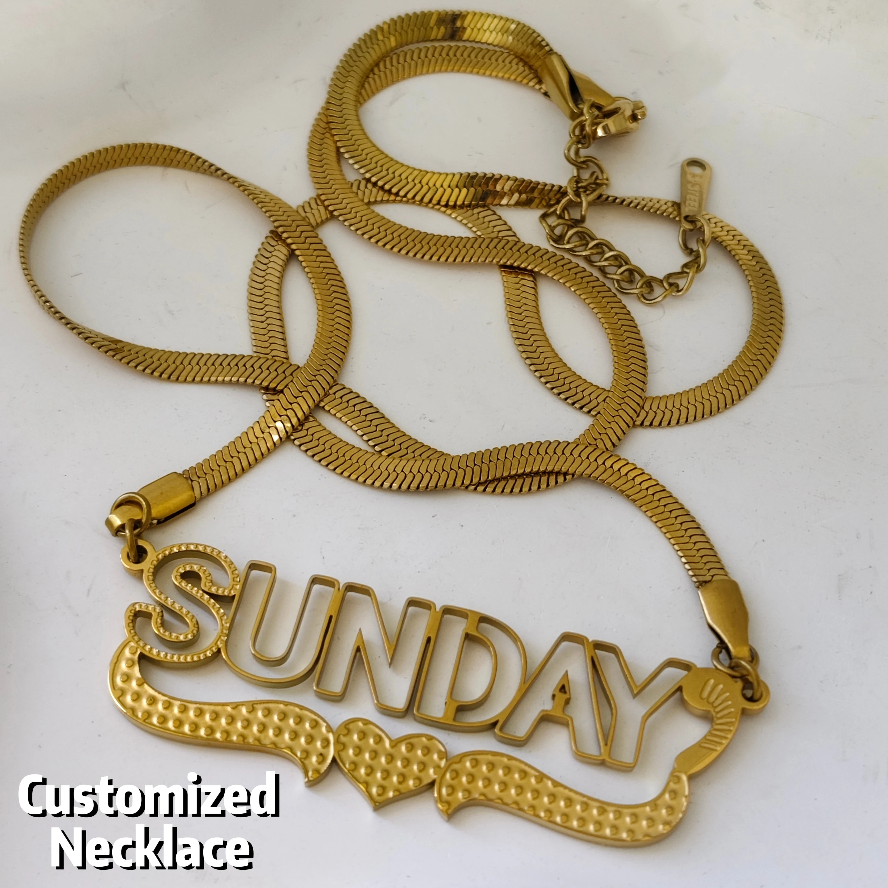 

DHQH Personalized/Customized Name Necklace Personalized Letter /Logo Pendant Personalized Valentine's Day Cute Gift Direct Sale