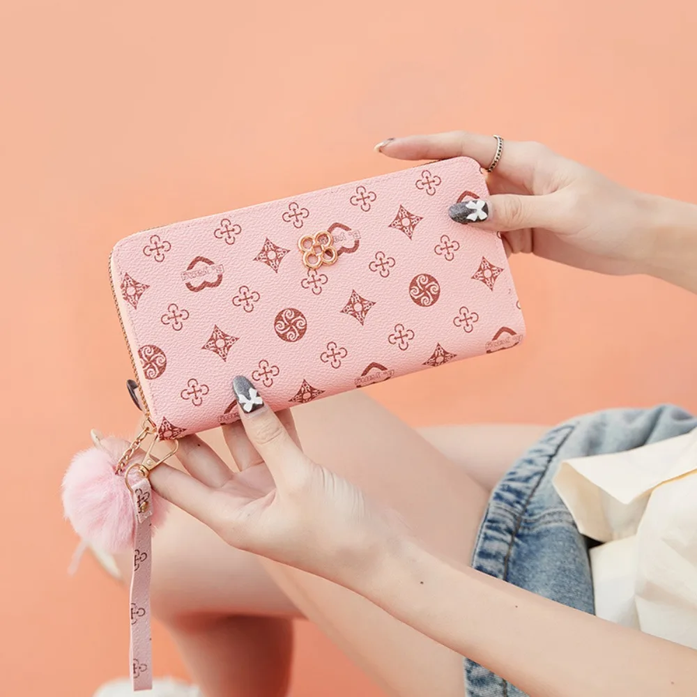 Portafoglio lungo da donna in pelle PU Palla soffice e decorazione stampata Pochette lunga portatile Porta carte da donna di grande capacità