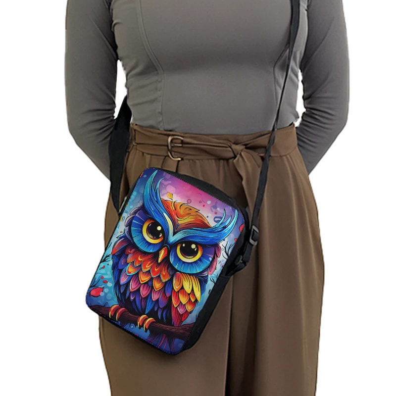 Cartoon Owl Print Crossbody Bags para homens e mulheres, Cute Snowy Owls Pintura colorida, bolsa de ombro, bolsa, sacos de armazenamento, suporte do telefone, presente