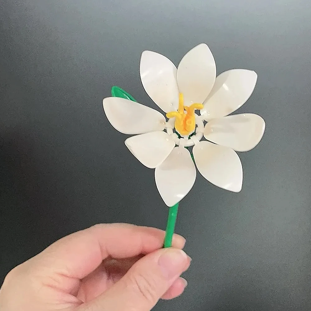 Juego de bloques de construcción con forma de flor, kit de decoración floral DIY, adecuado para decoración de escritorio y accesorios de habitación – una idea de regalo perfecta
