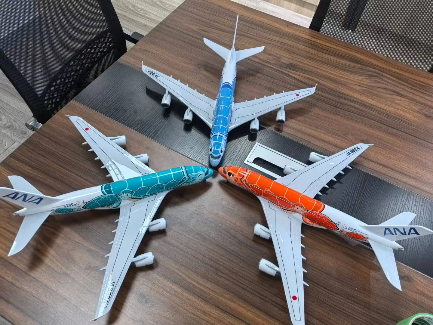 

Boutique Decoration Scale 1:160 47CM Japan Air ANA Cartoon Green Sea Turtle Airlines Airbus A380 Diecast Airplane Souvenir Home