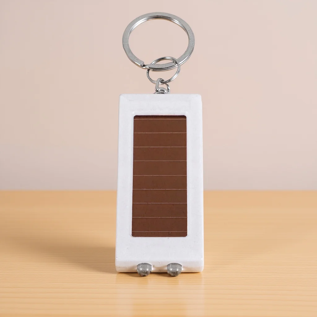 Portachiavi Torcia solare Mini Torcia portatile a LED Luce di emergenza Campeggio esterno Escursionismo Luce tascabile Torcia di emergenza solare