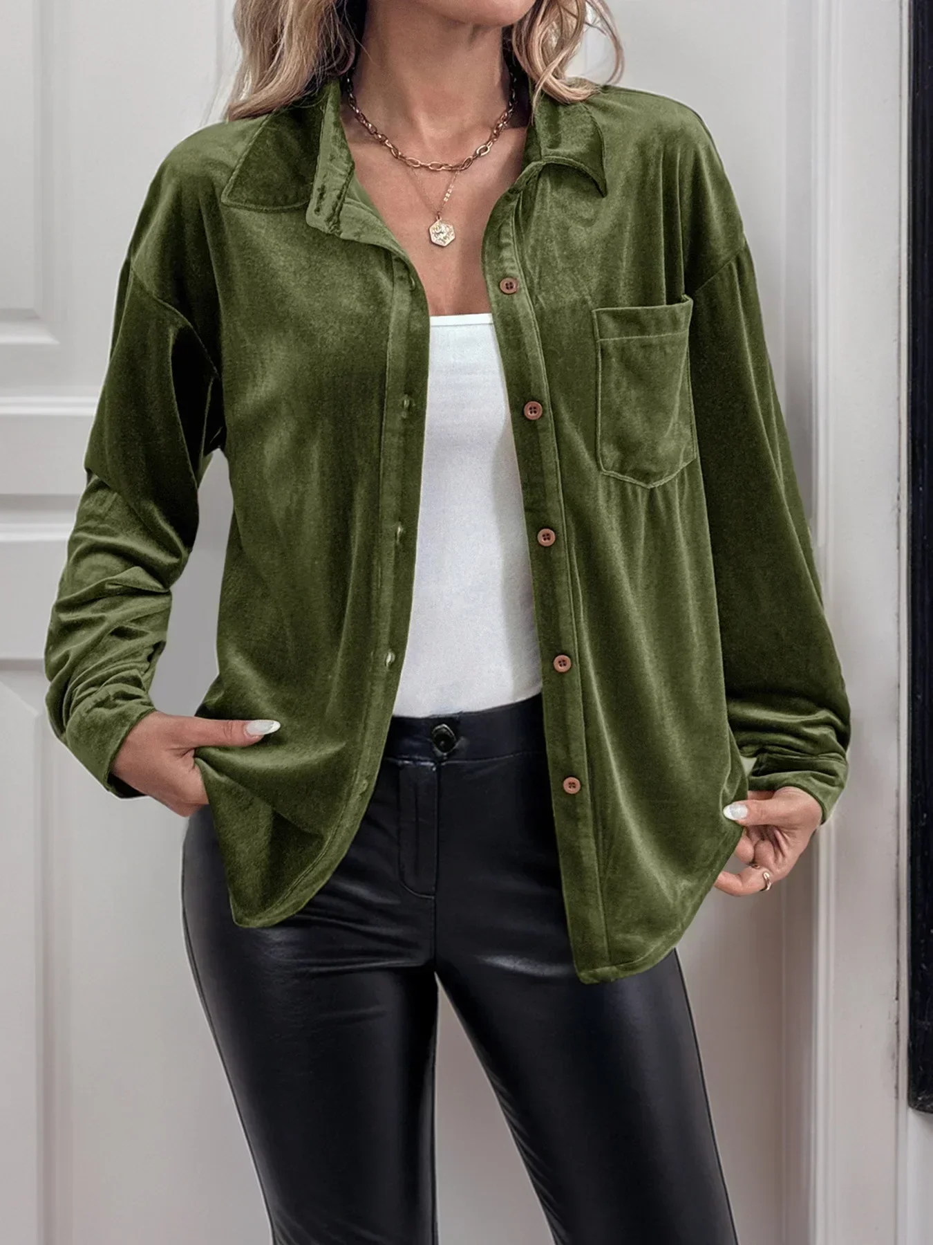 

Solid Color Lapel Long-sleeved Shirt with Pockets, Women's Autumn and Winter New Fashion Casual Velvet Single-breasted Shirt