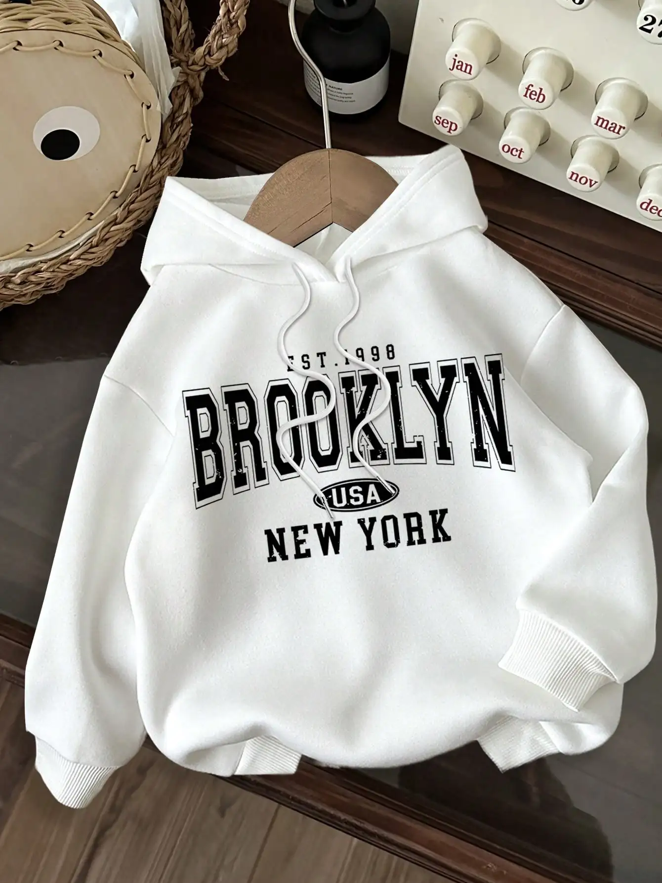 

Casual Loose Fit Hooded Sweatshirt with Bold Letter Print, Thick Pullover for Autumn Winter