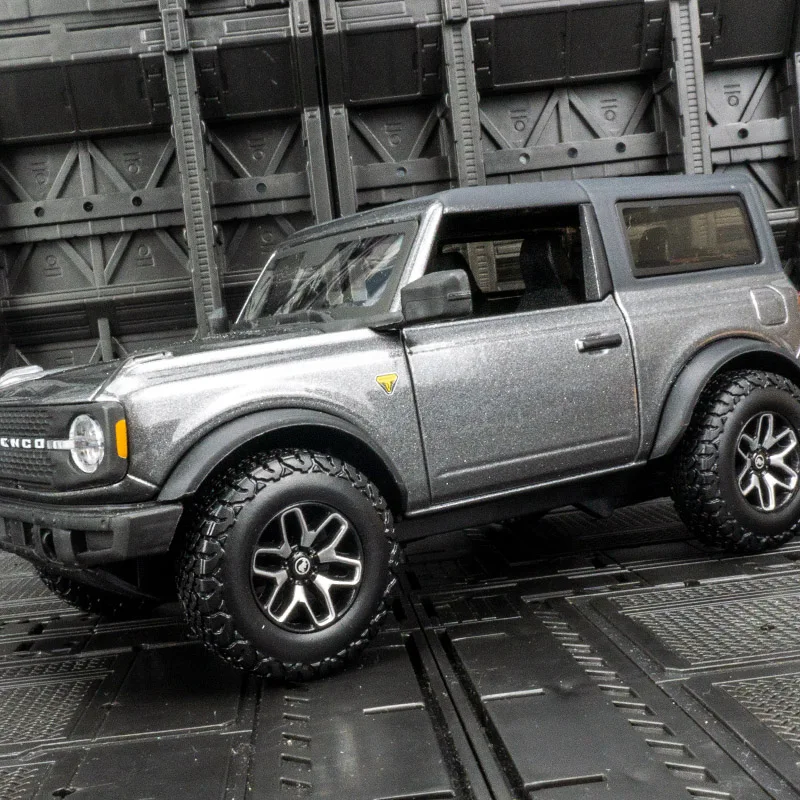 Maisto 1:24 مقلد فورد برونكو 2021 نموذج سيارة مصنوع من خليط معدني مجموعة زخرفة ثابتة هدية مركبة على الطرق الوعرة #4