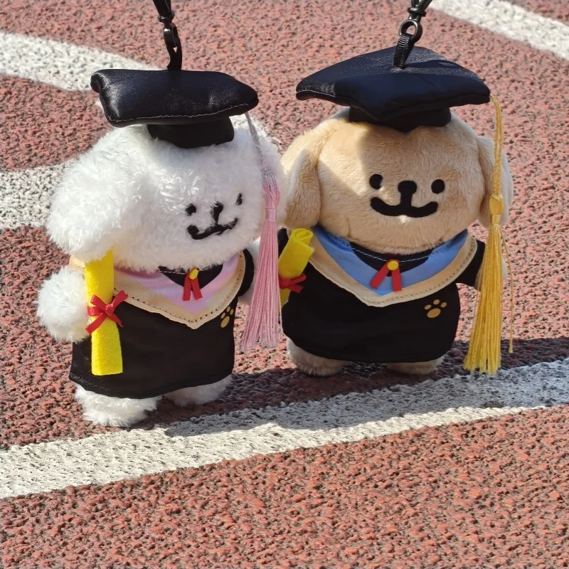 Pingente de boneca de cachorro de pelúcia de formatura maltês e vestido de solteiro para colegas de classe melhores amigos casais presente de temporada de formatura