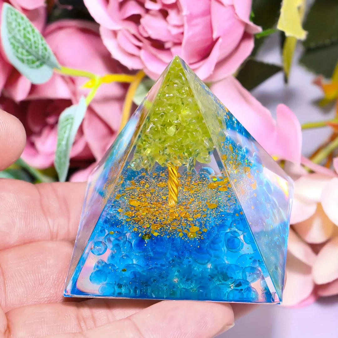 Pirámide de orgón Árbol de la Vida con cristal azul peridoto, generador de energía, pirámide de orgonita para sanación Reiki, protección contra EMF, decoración del hogar