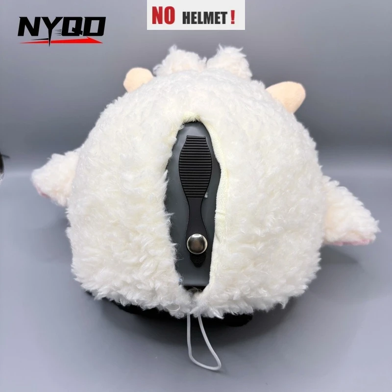 冬の新作スキー用シングル＆ダブルボード対応、暖かいニットプラッシュ素材のヘルメット帽子カバー。顔が見える小型防寒帽子、漫画風装飾ラムデザイン。