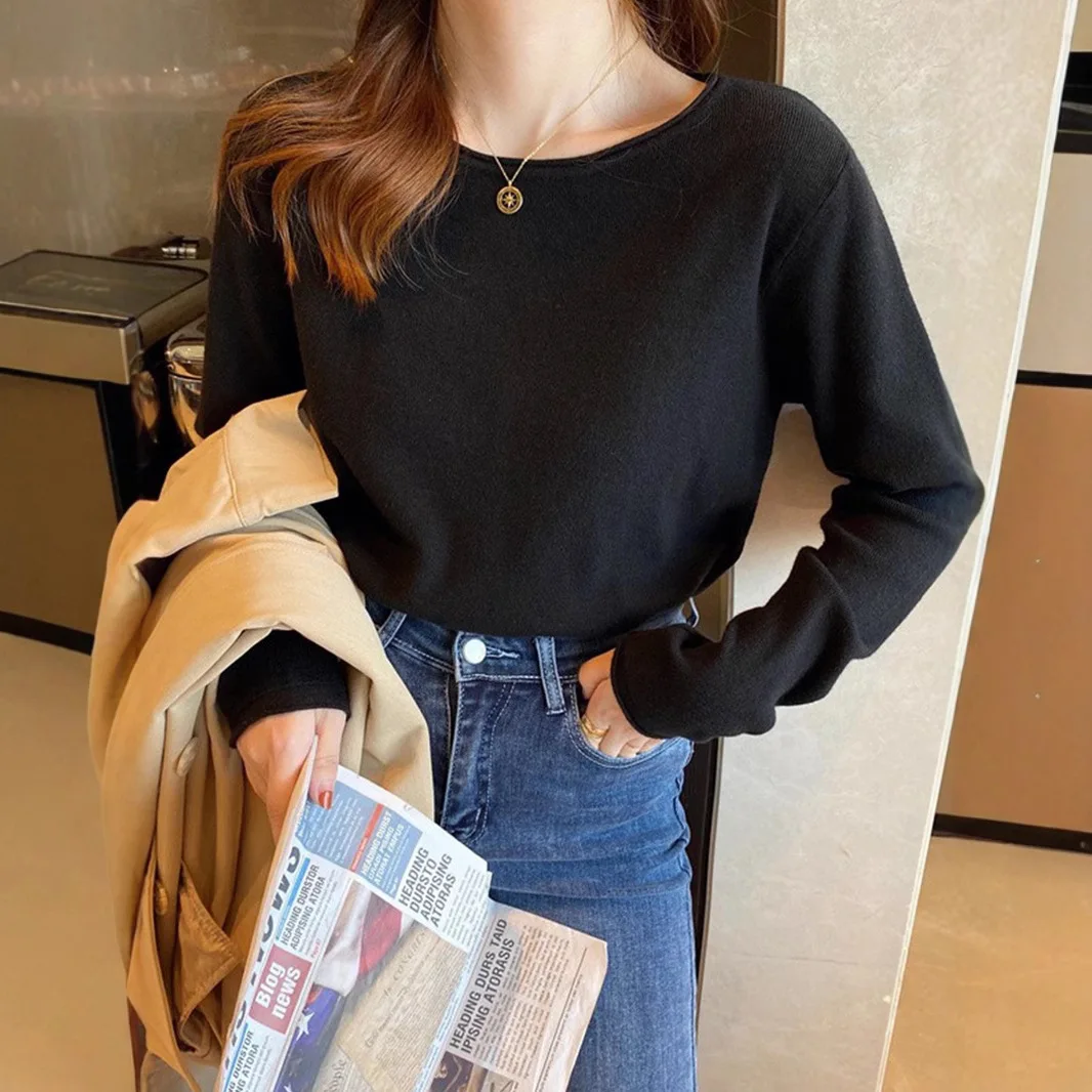 قميص FL Base للنساء بنمط عطر صغير يقترن مع سترة الخريف والشتاء الجديدة ذات الأكمام الطويلة والرقبة المستديرة