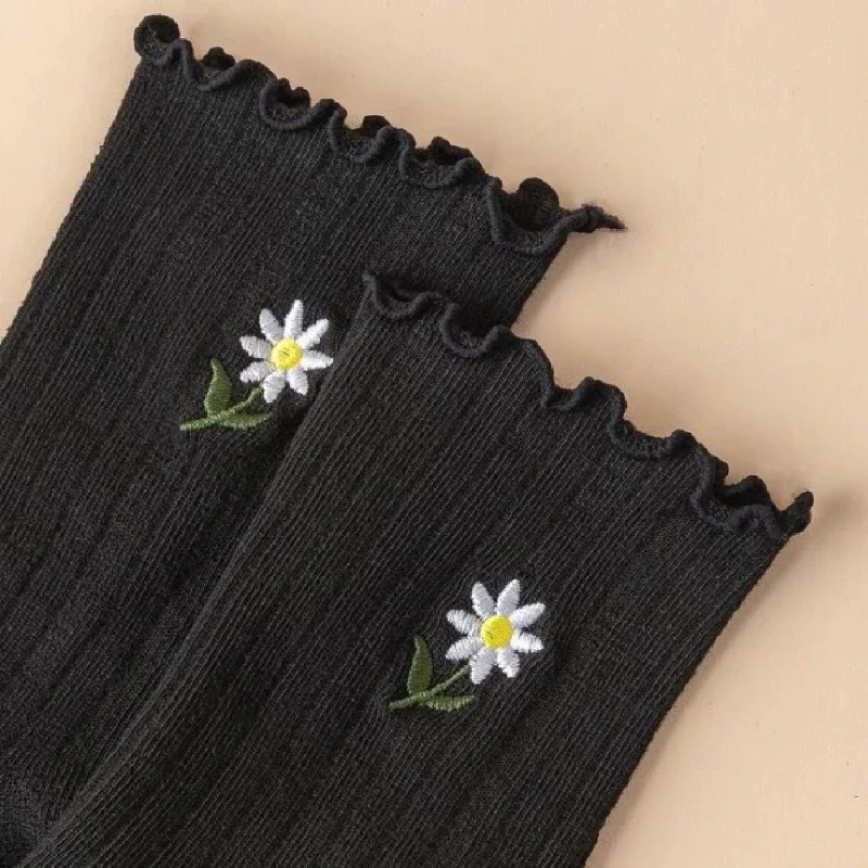 4 Pairs of Wooden Ear Edge Female Daisy Embroidered Tube Socks