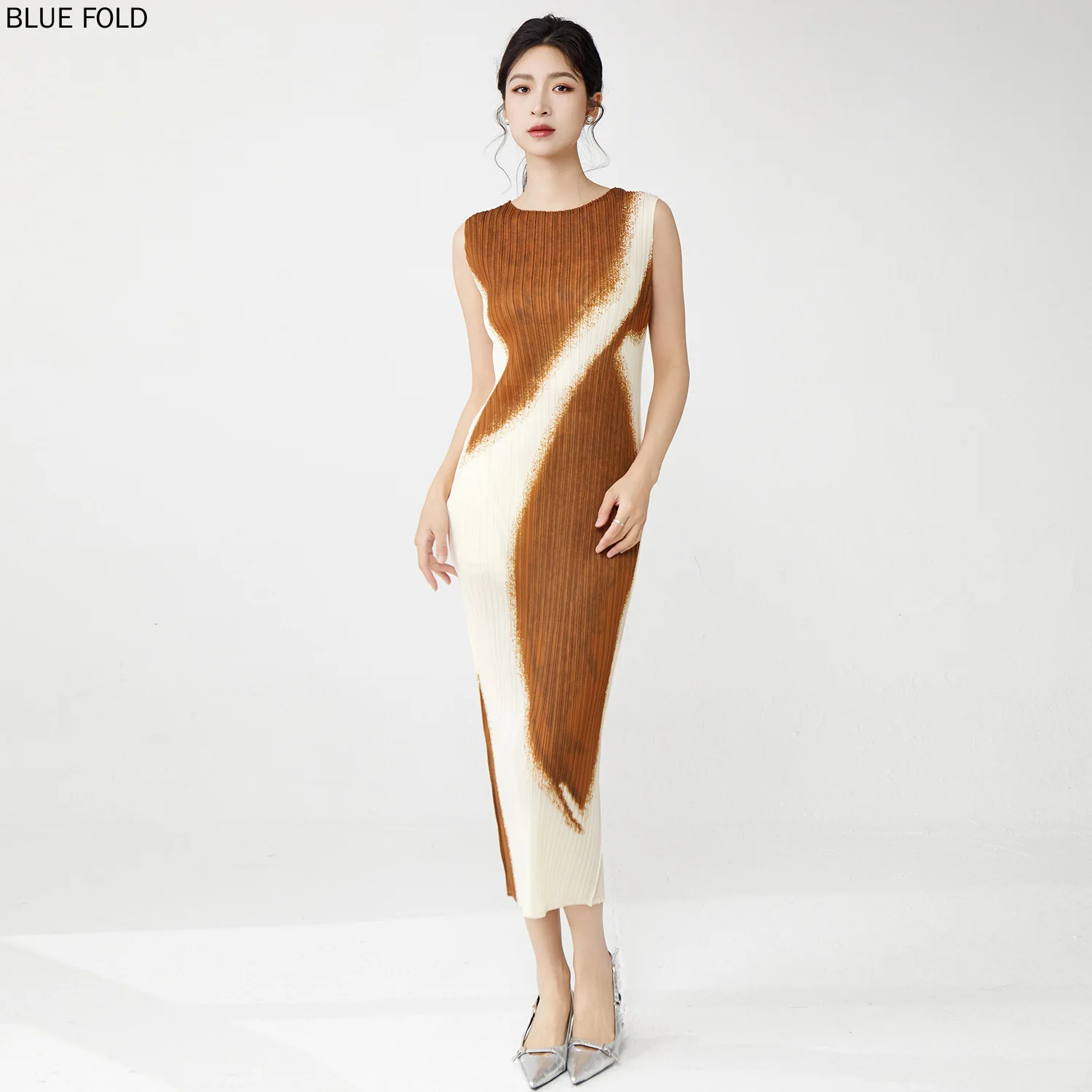 Summer 2025 Women Elegant Round-neck Sleeveless Color-blocking High-end One-step Dress Fashionable MIYAKE Long Dress