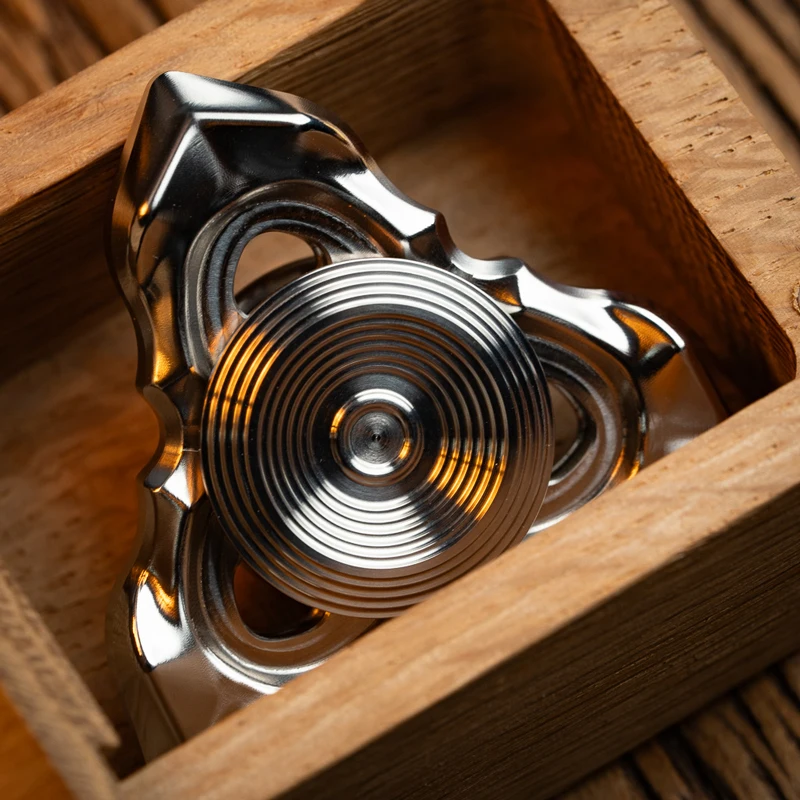 LQEDC Thorns and Mist MINI Mechanical Metal Rotating Three-page Fidget Spinner Decompression Desktop Toy