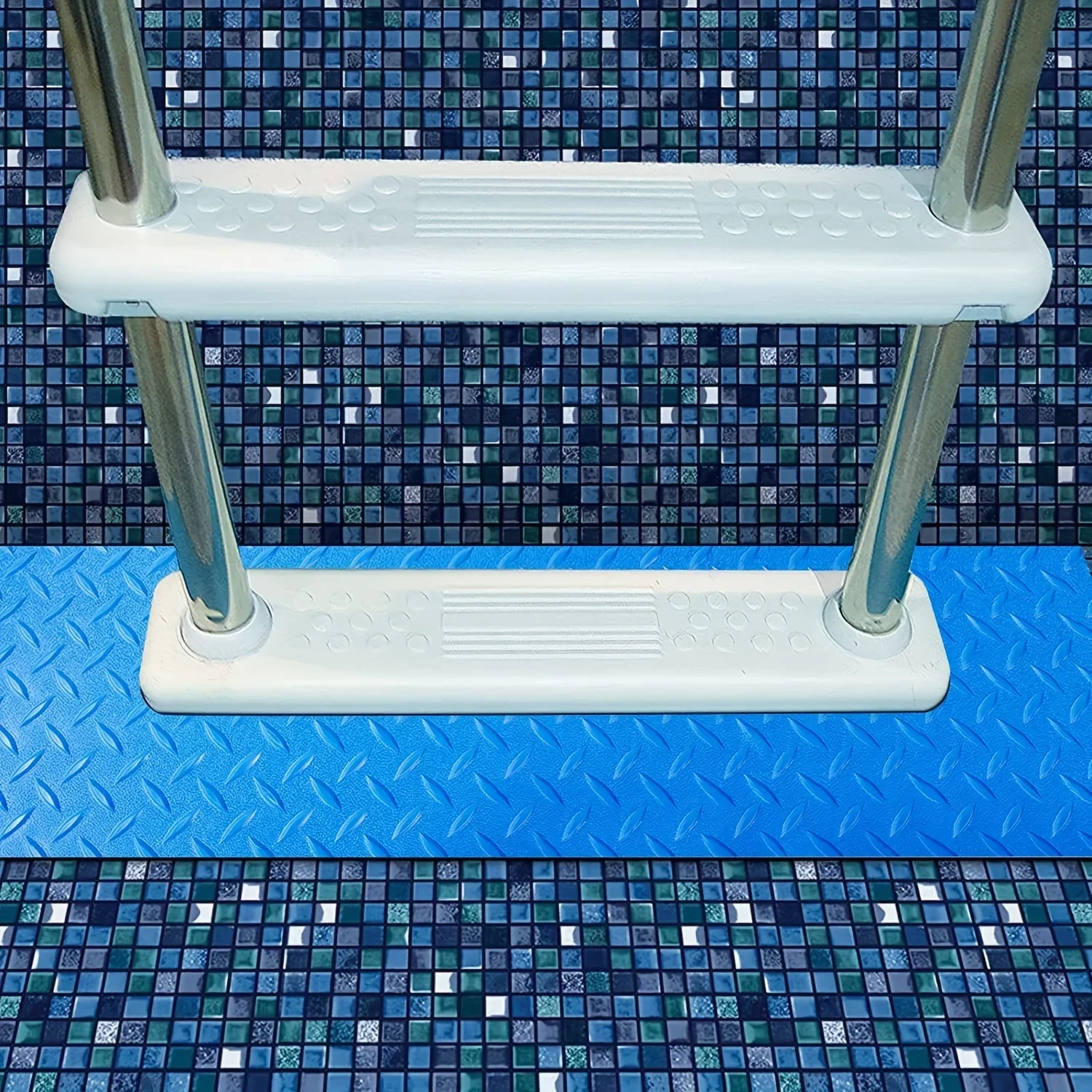 Thickened swimming pool ladder mat protects swimming pool stepping mat, non-slip pool liner