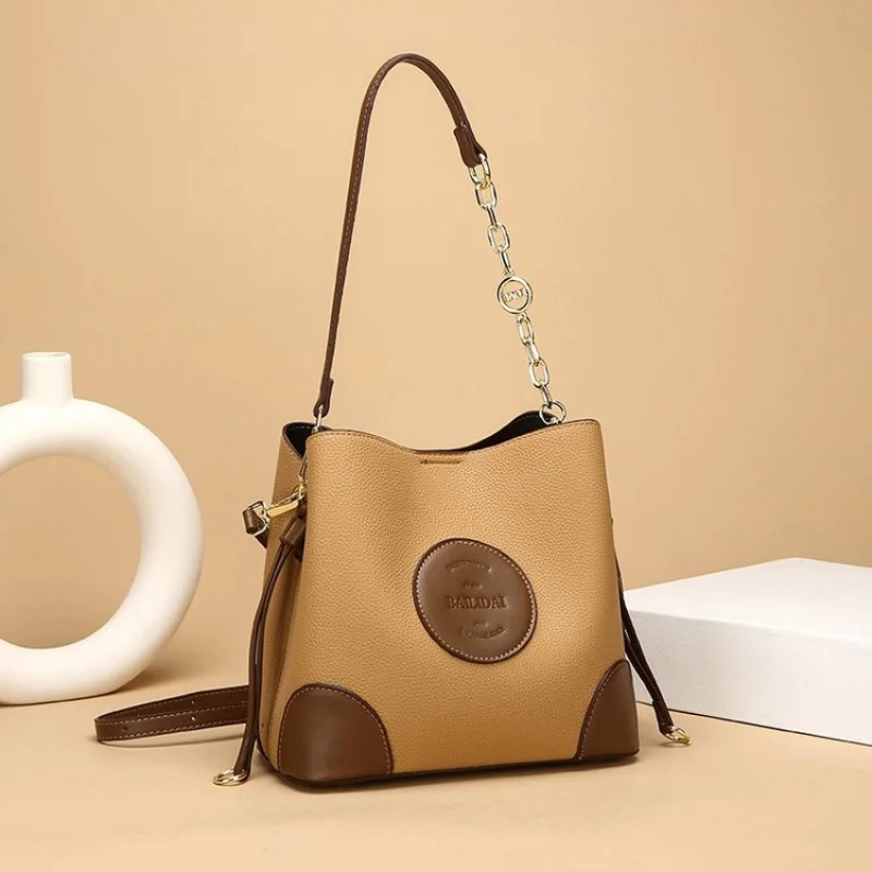 

Women's Elegant Leather Tote Bag Featuring Simple Vintage Style And Soft Suede Trim Perfect For Daily Carry​