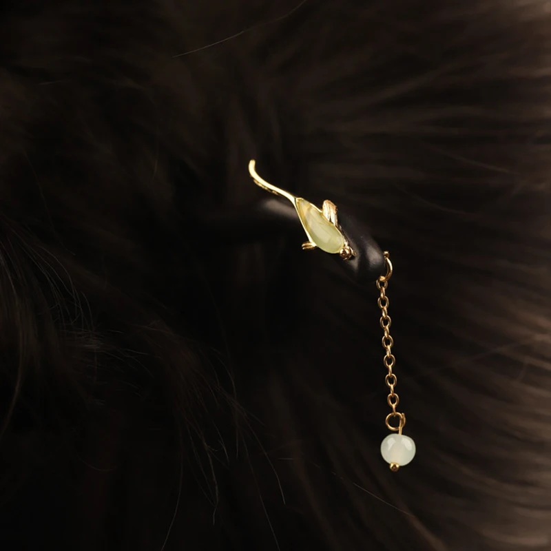 1pc 패션 우아한 나무 헤어 스틱 골드 옥 펜던트 동양 Hanfu 영감을받은 디자인 복잡한 체인 디테일 이상적인 전통