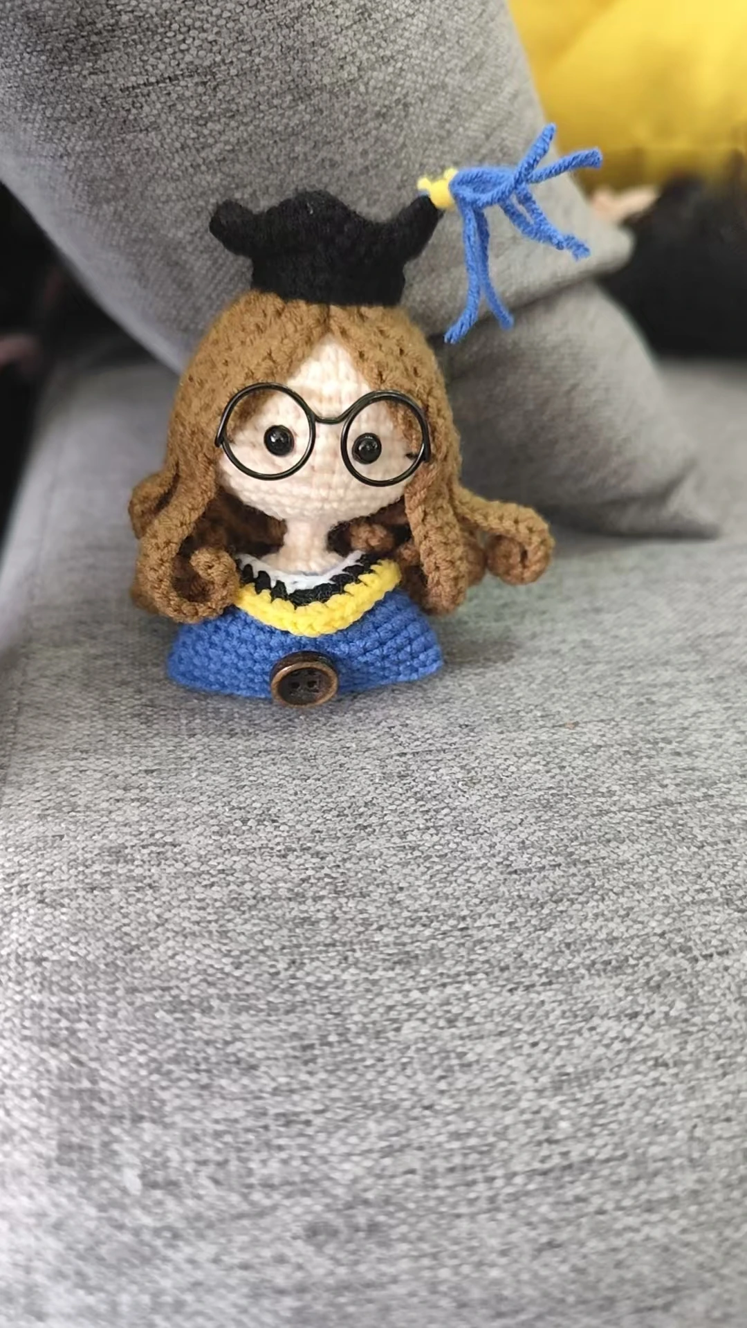 graduation-doll-diy-kit-university-degree-cap-included-yarn-included-finished-product-toy-handcrafted-knitting-gift-pendant