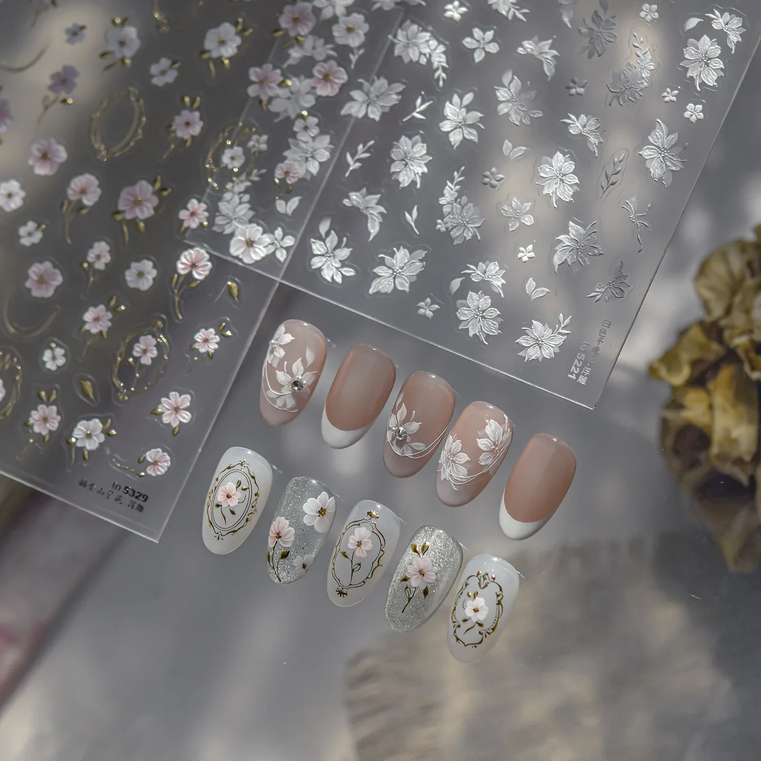 Relief 3D Nail Stickers Luxury Gilded Camellia Flower Nail Art Accessory Stickers Exqusitive White Flowers Adhesive Nail Decorat