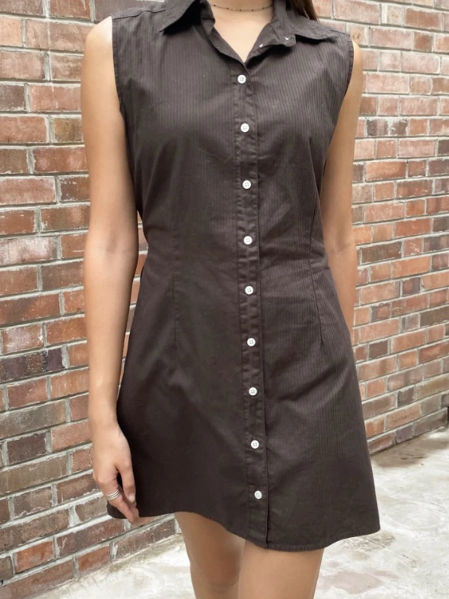 فساتين قميص مخططة بنية اللون للنساء بياقة على شكل طية صدر السترة وصدر واحد بدون أكمام فستان متوسط الطول برباط خلفي عتيق