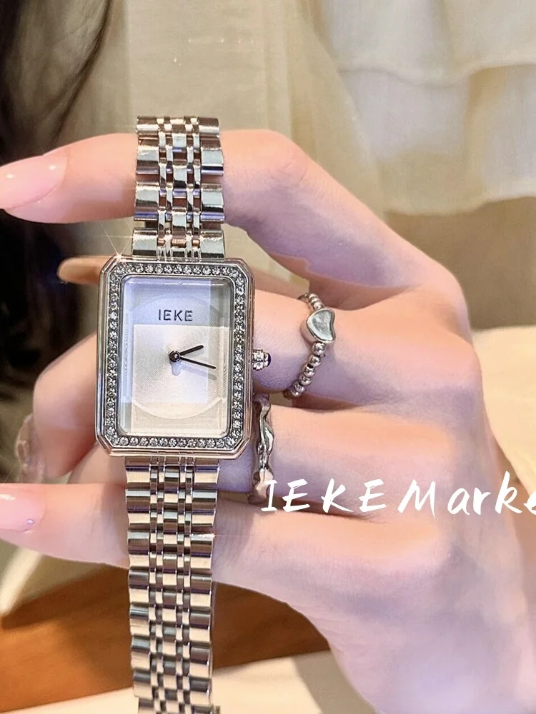 Elegant women's watch, new style, green steel band, square shape, fashionable and elegant, Korean style. A great gift for women.