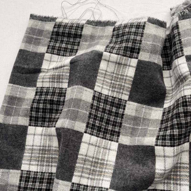 

Soft cotton fabric for yarn-woven checkered patchwork shirts, dresses and trousers, handcrafted fabric