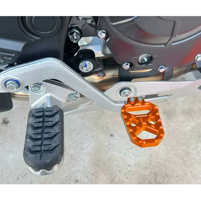 

Motorcycle Accessories Foot Pegs Rest Pedals Enlarged rear brake pedal For QJMOTOR QJ MOTOR QJMOTO R SRT600 SRT 600 600SRT 2024