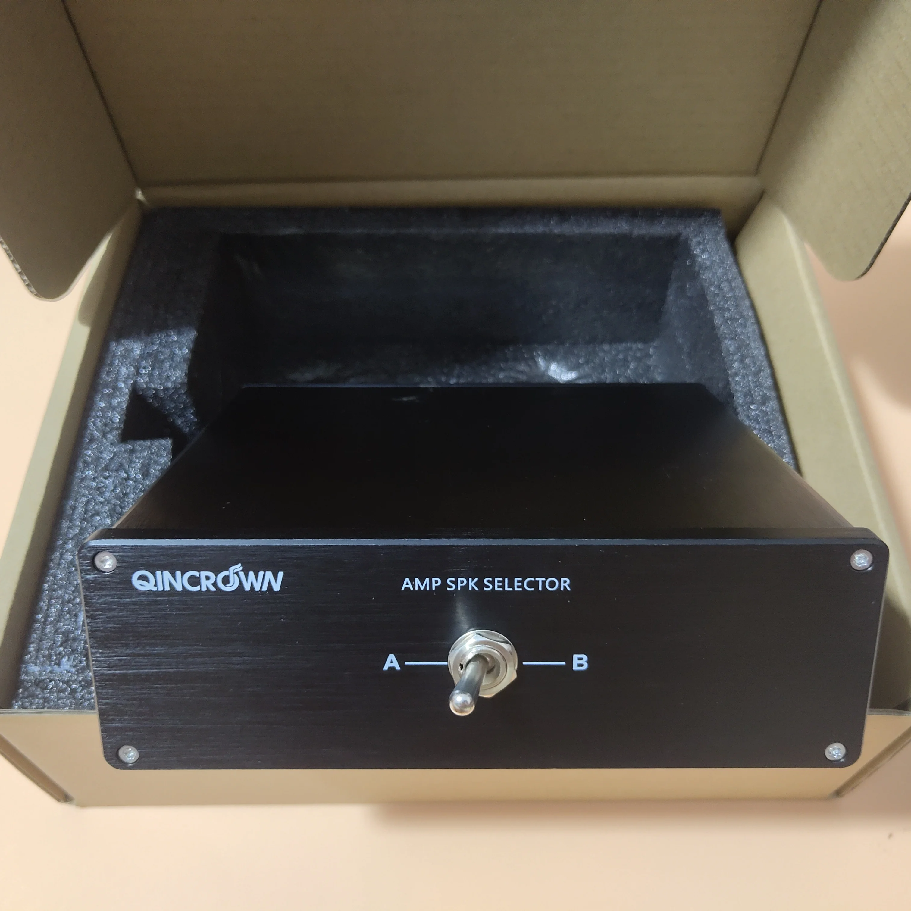 Caixa de divisor do interruptor do seletor do orador do amplificador de áudio estéreo 2-way premium, 2 em 1 para fora switcher comparar 2 ampères ou alto-falantes