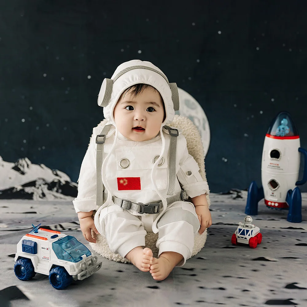 

Cute Astronaut Cosplay Costume Space Suit Baby Rompers Space Rocket Props Studio Infant Toddler Spaceman Photo Shoot Theme Props