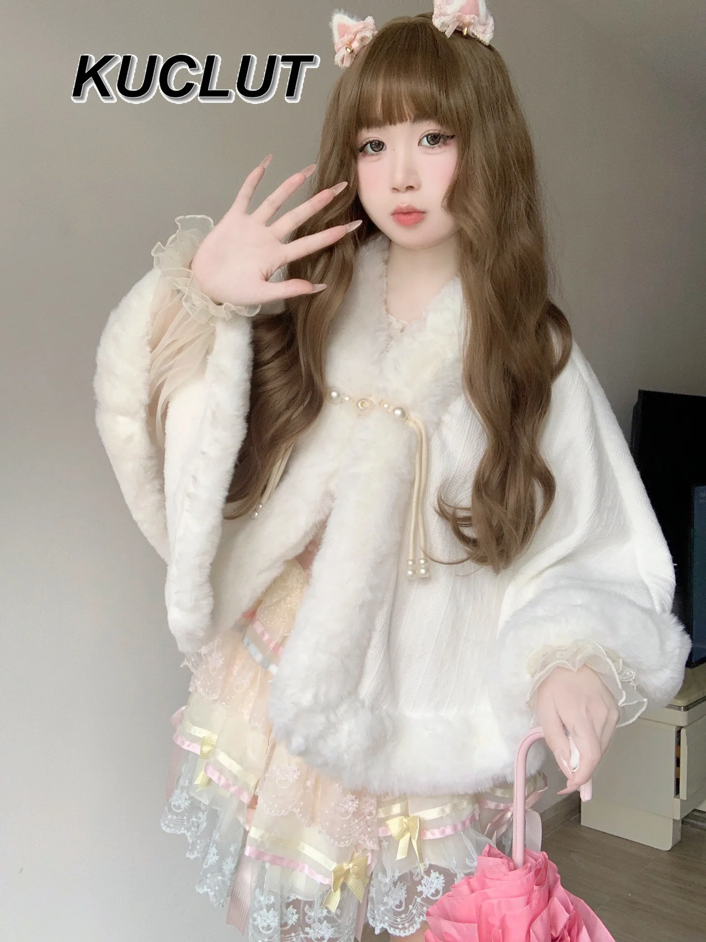 

Sweet and Cute Lolita Style Girls Thickened Plush Short Cape Cloak Coat for Women Fashion Autumn Winter Warm Coats Femme