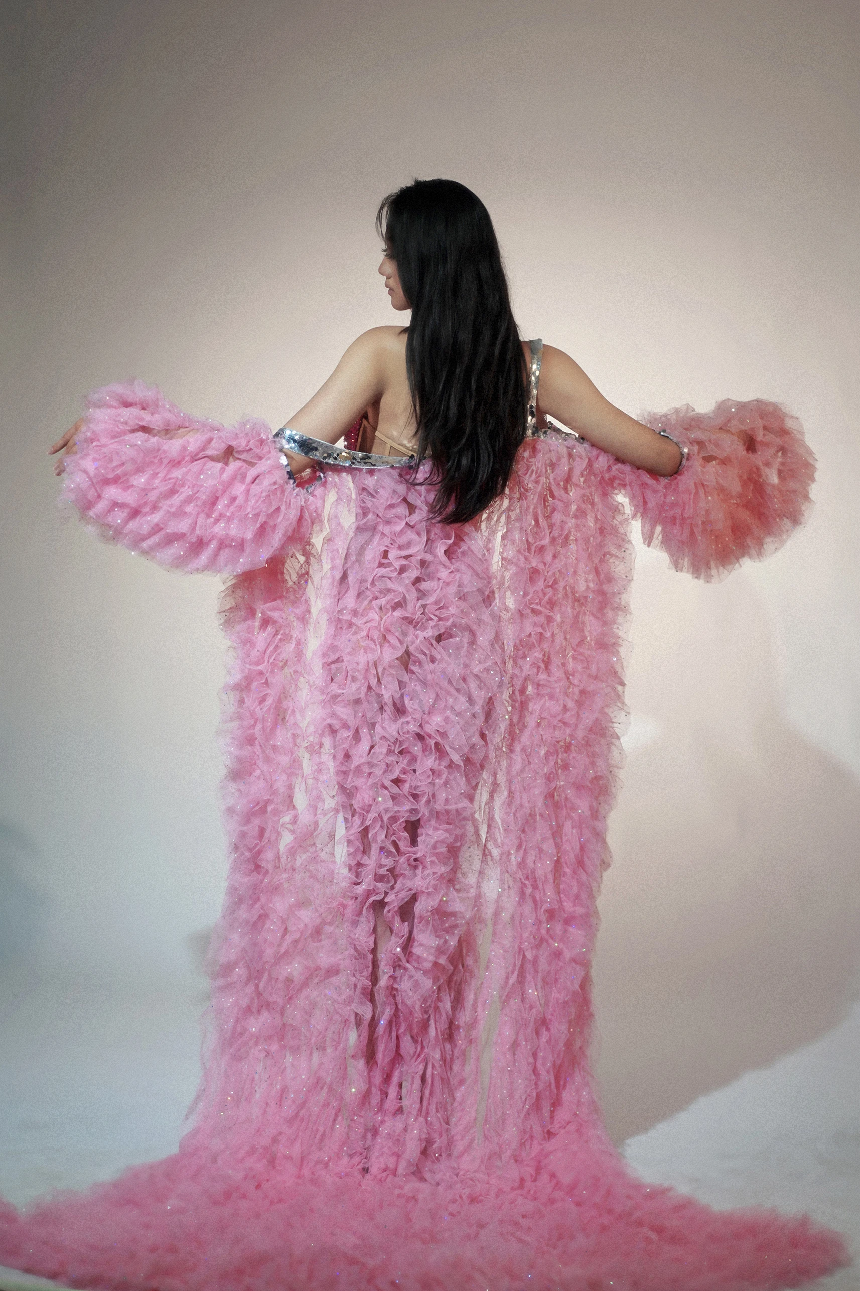 Amazing Tulle Coat For Stage Performance Pink Tulle Fluffy Cape Ruffles Coat Long Sleeve Tulle Cloak Women Long Jacket Pifeng