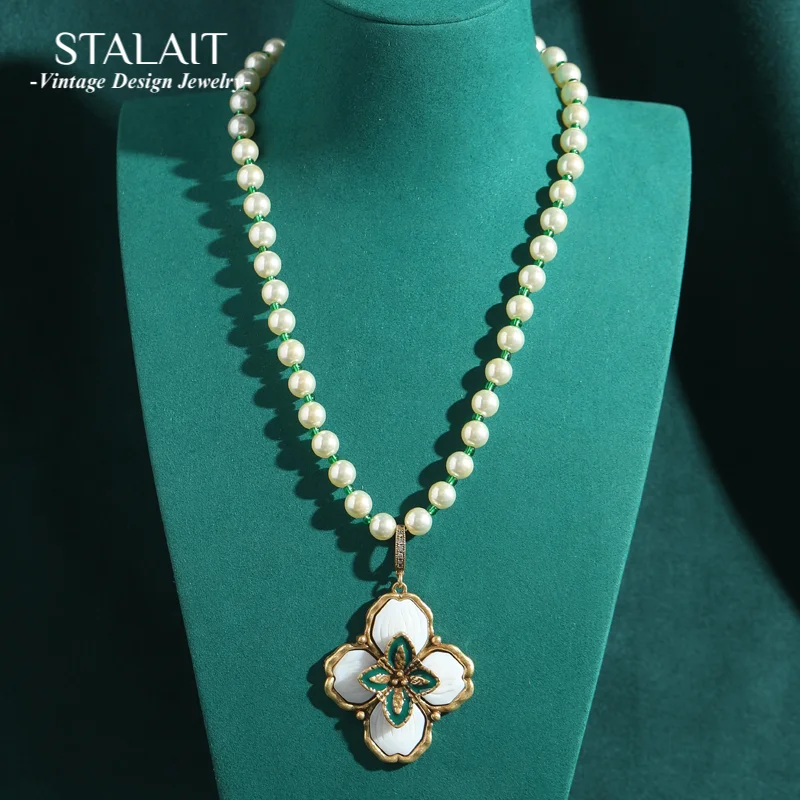 

Vintage Green Pendant Clover Necklace Leaf White Shell Pearl Beads Woman Jewelry Accessories Weddings Luxury Brand Designer Prom