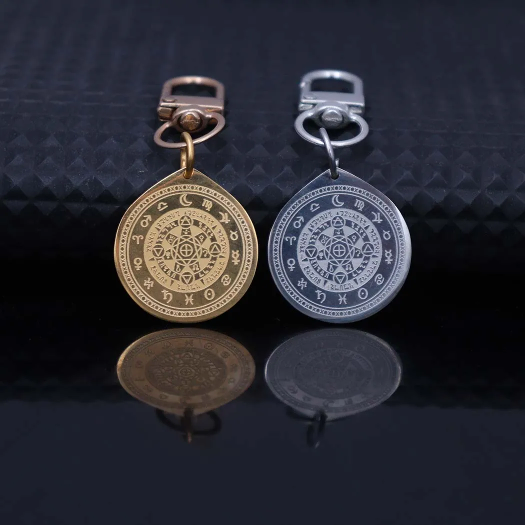 New fashionable stainless steel electroplated corrosion-resistant pendant keychain. Simple and creative, versatile and stylish.