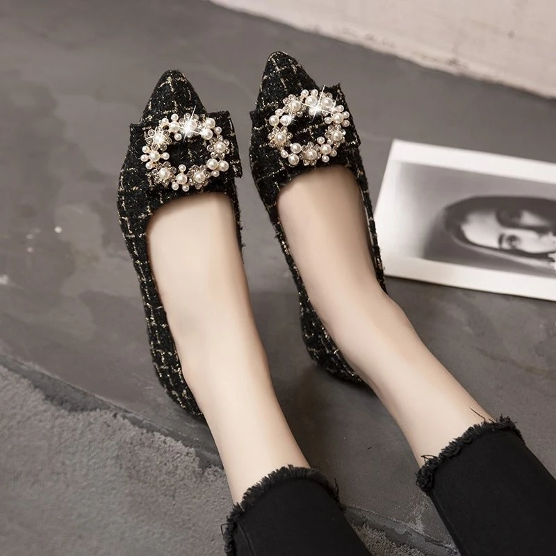 2025 New Shallow Mouth Shoes Autumn Women's Moccasins Casual Female Sneakers Pearl Decorateion Flats Modis Low Heels Pointed