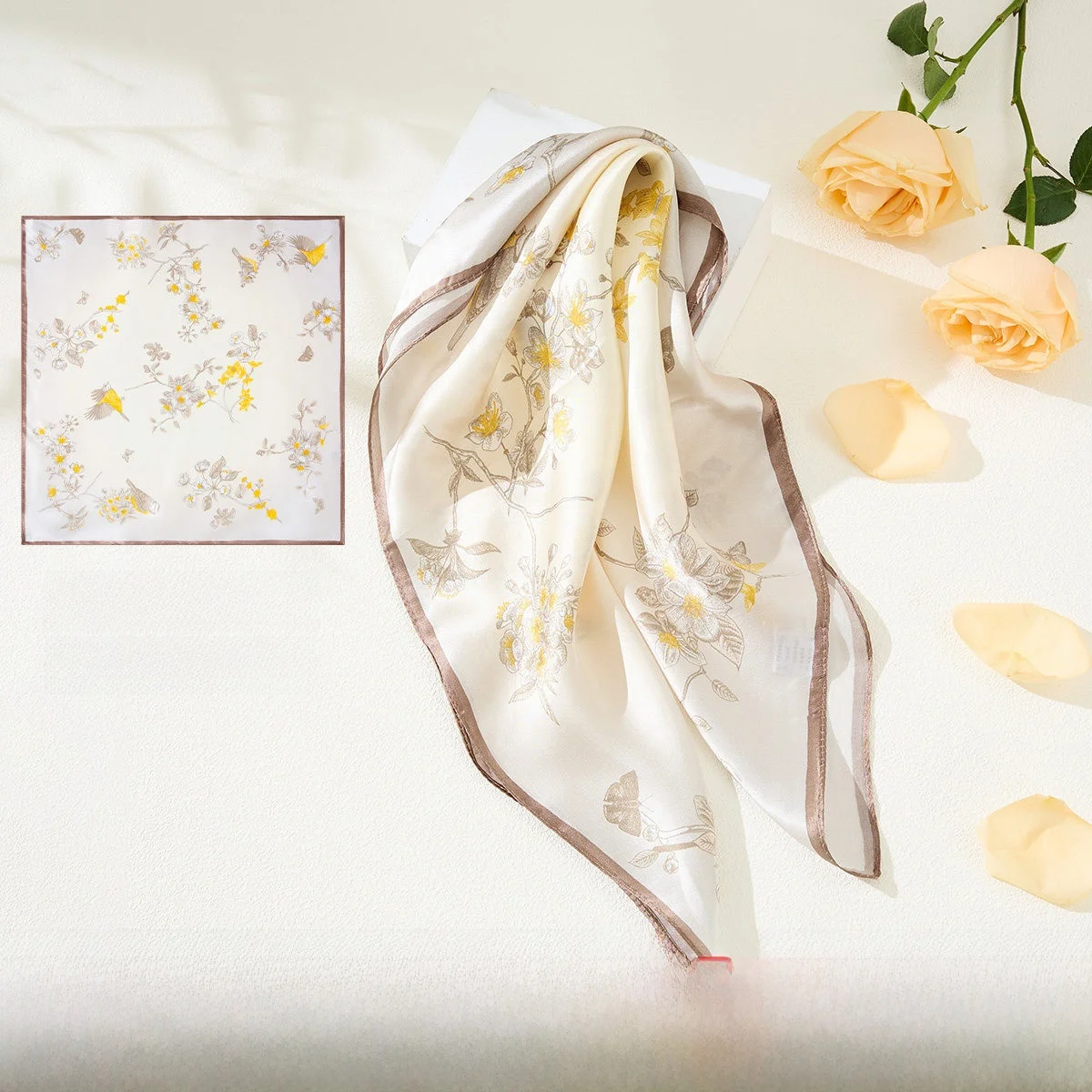 軽量で通気性のある桑絹スカーフ女性のファッション春夏の新しいスタイル小さな正方形のシルクスカーフ日常着