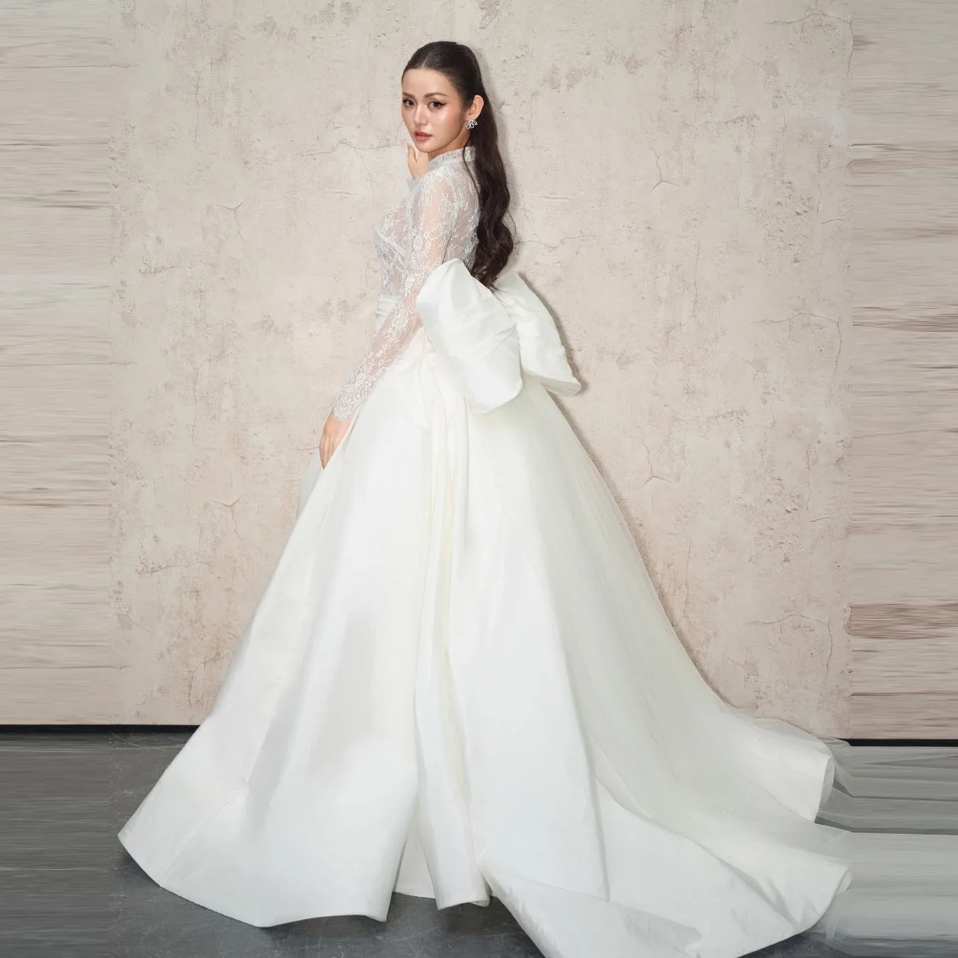 

2025 Trendy White Satin Ball Gown Skirt with Giant Bow Back and Long Train Elegant Wedding Skirts for Brides Custom Made Formal