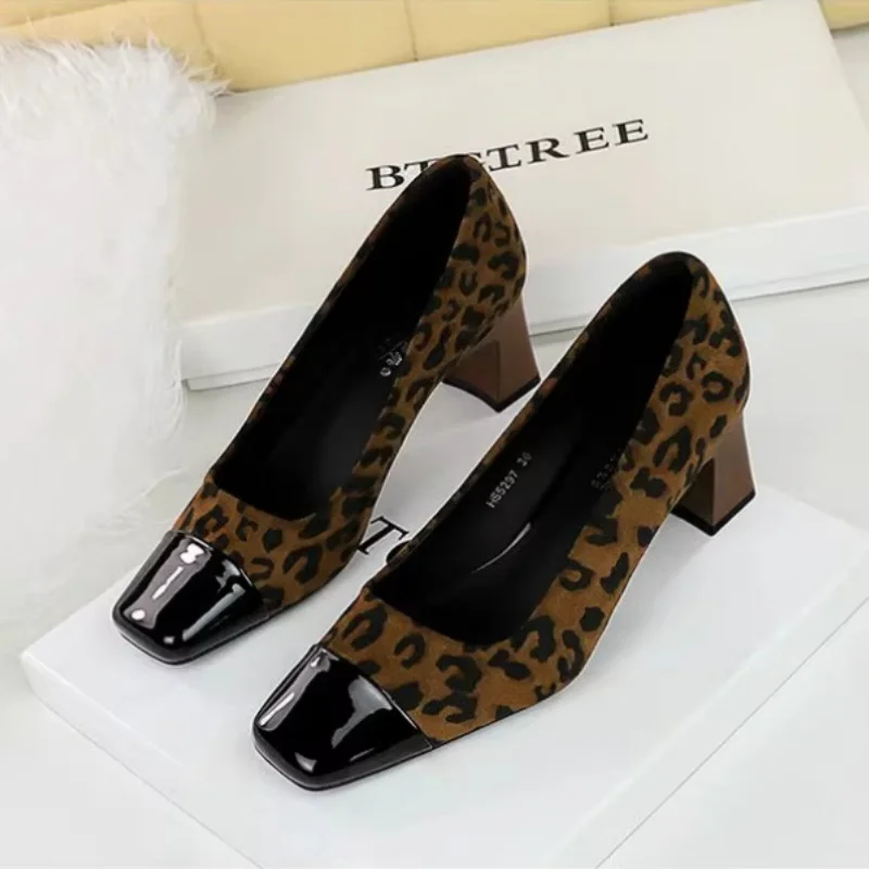 TRAF zapatos Mary Jane de gamuza negra para mujer, zapatos individuales a la moda con punta cuadrada y boca poco profunda, zapatos elegantes de oficina para otoño 2024