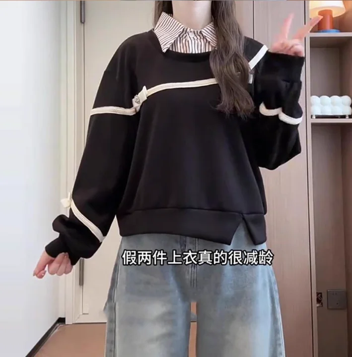 เสื้อสเวตเตอร์ผู้หญิงไซส์ใหญ่ สไตล์หวาน แต่งโบว์ ดูเหมือนสองชิ้น แฟชั่นอเนกประสงค์ ทรงหลวม แขนยาว ช่วยลดอายุ สีดำ เหมาะสำหรับฤดูใบไม้ร่วงและฤดูหนาว