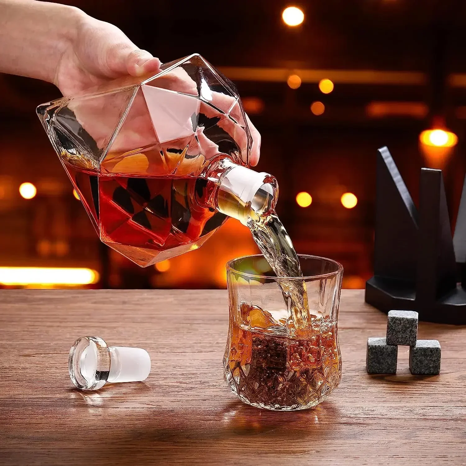 1000ml Whiskey Decanter Glass Diamond Wine Bottle with Wooden Holder Airtight Stopper Suitable for All Kinds of Alcohol Gift