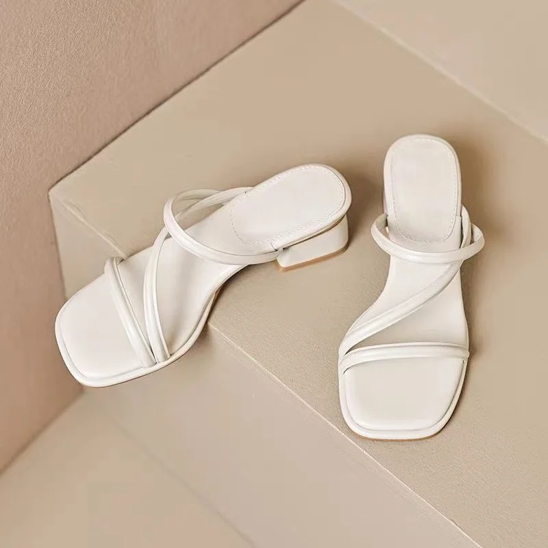 2025 Woman New Popular Design Square Heel Shoes Trend Casual Slippers Non-slip Outdoor Sandals Unique Fashion Women Slippers