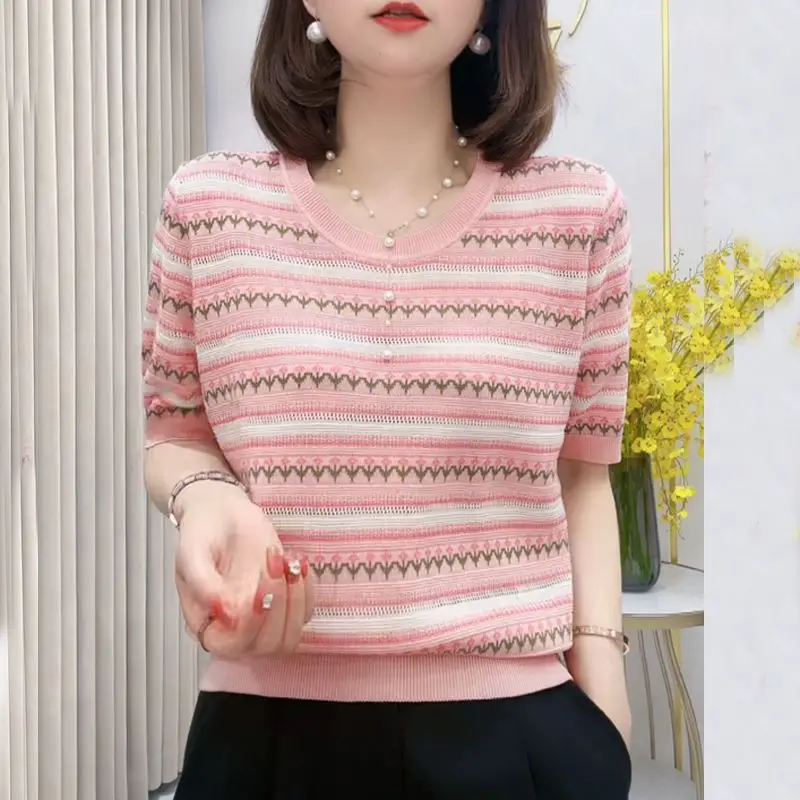

Женская одежда, летняя стильная полосатая роскошная шикарная вязаная футболка из ледяного шелка, элегантный милый полый свободный пуловер с короткими рукавами, топы