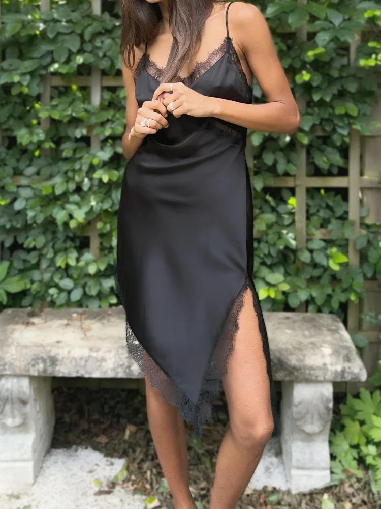 Canotta da donna con finiture asimmetriche in pizzo Cami Canotta corta in raso di seta Canotta extra lunga Y2k Abito sottoveste con strati di pizzo con orlo alto e basso setoso