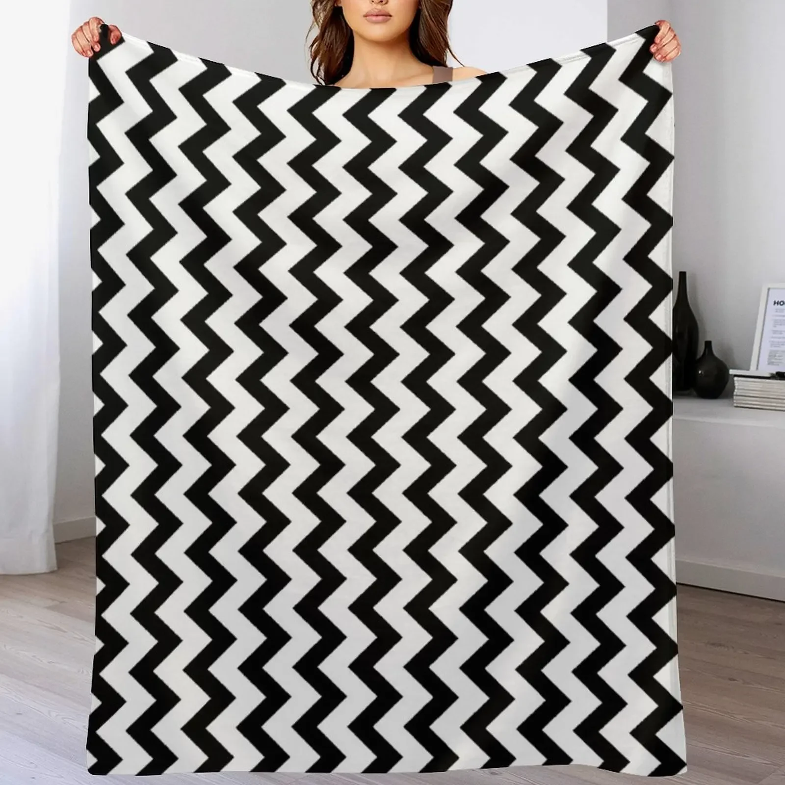 

Black and White Chevron Pattern Throw Blanket Decorative Soft Throw Blanket for Couch Sofa