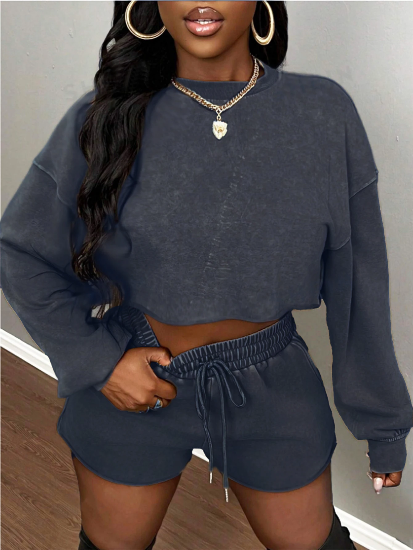 Women's Fall Casual Basic Round Neck Long Sleeve Off-Shoulder Loose Bubble Hem Sweatshirt & Shorts Set, Two-Piece Knitwear