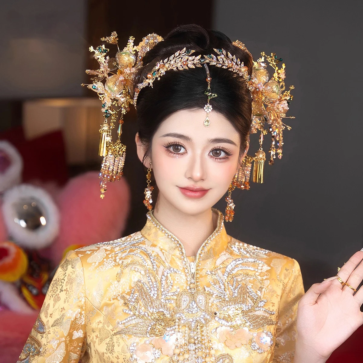 مجموعة إكسسوارات شعر الزفاف على الطراز الصيني الذهبي للعرائس الراقية لتقليل العمر Xiuhe دبوس الشعر ومجوهرات مشط