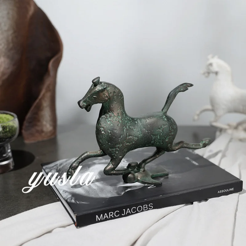 Vintage Chinese New Year decorations, TV cabinet soft furnishings, living room and study cabinet decor, model room, office, vill
