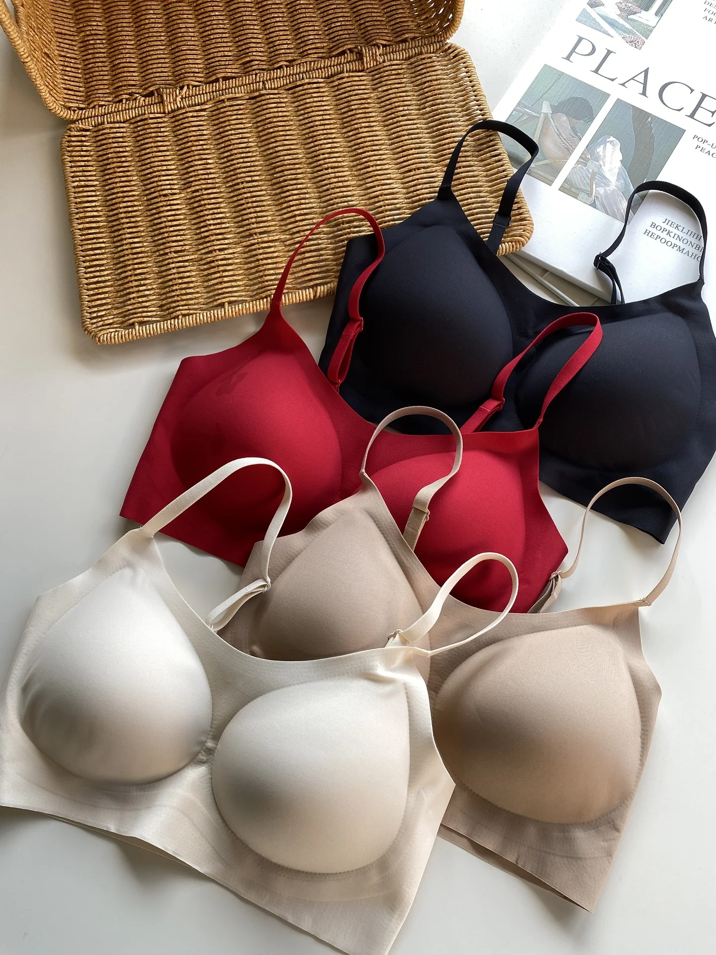 

Красное женское нижнее белье 2026: Новинка! Красивый бюстгальтер-топ для небольшой груди с эффектом пуш-ап, утепленный, в полоску, с V-образным вырезом.