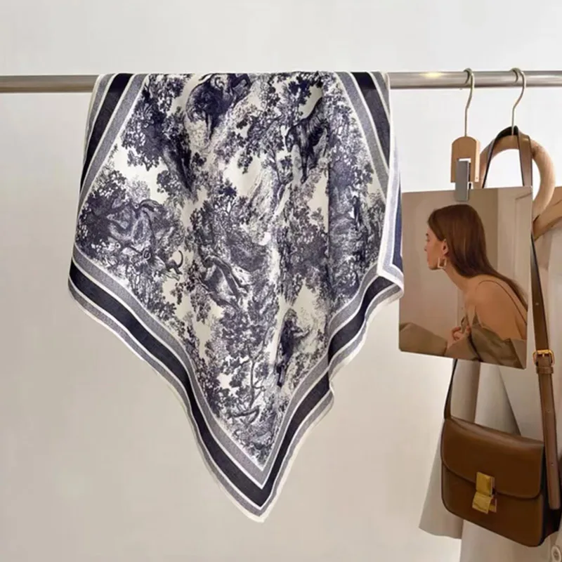 Écharpe Femme Printemps-Été en Soie Synthétique Douce et Fraîche, Imprimé Élégant, Longue Étole Polyvalente, Accessoire de Mode pour la Tête et les Sacs