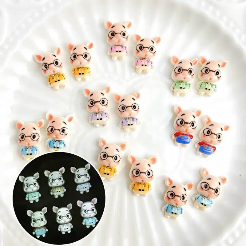 

50PCS Luminous Cute Cartoon Pig Nail Charms Accessories Resin Glasses Piglet Flat Bottomed Nail Art Decorations for DIY Nails