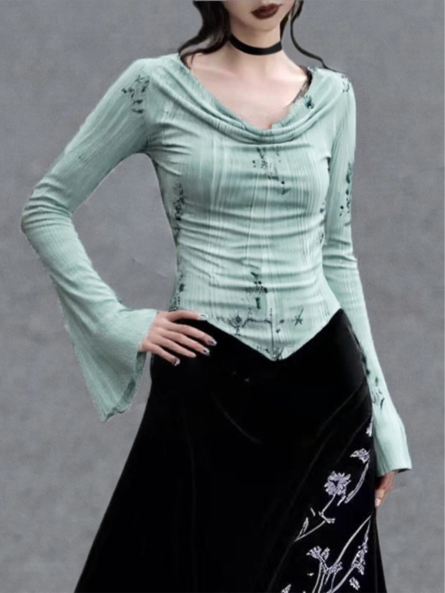 

Женский повседневный модный топ из мягкого полиэстера с длинными рукавами-колокол, V-образным вырезом, принтом и боковой застежкой Cloud Braid Side Pin