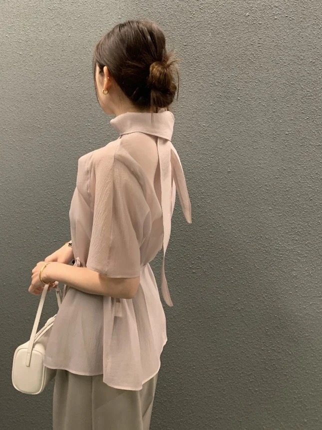 قميص نسائي أنيق بياقة عالية وأكمام قصيرة مع تصميم فيونكة عند الخصر على الطراز الكوري وأكمام منتفخة وقصة فضفاضة بلون واحد على ...
