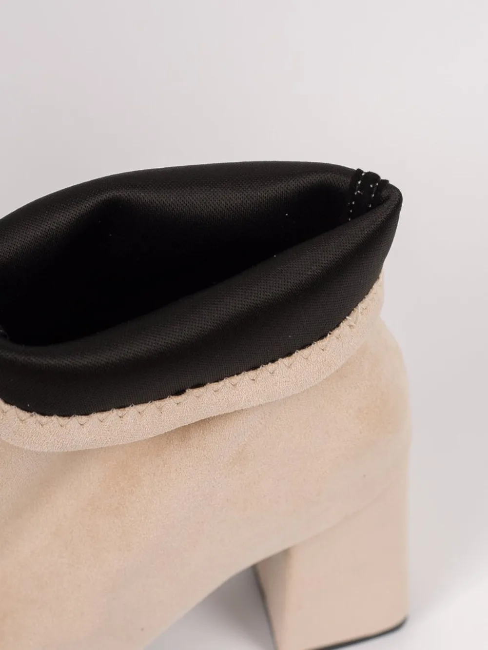 2026 Winter Damenstiefel Spitze Stretch-Sockenstiefel Modische Einfarbige Damenschuhe Hochhackige Kurze Stiefel Moderne Damenschuhe – Detail 19